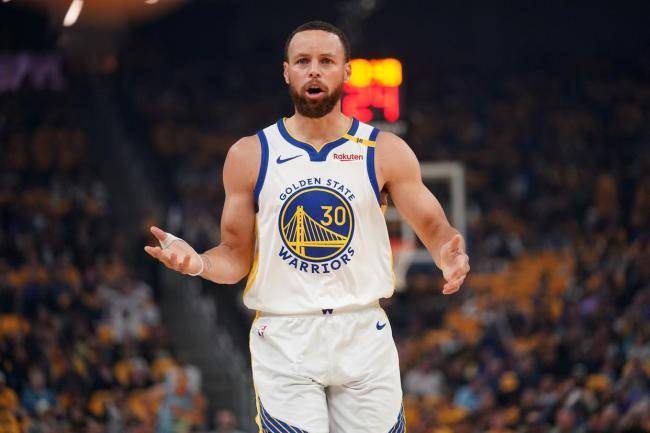 KAIYUN SPORTS库里重返赛场，比赛局势复杂首场状态出色，巴塞罗那观众沸腾！的简单介绍