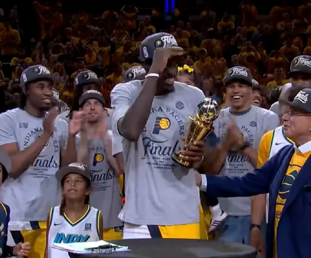 开云体育投注平台 西亚卡姆重返赛场，比赛局势复杂首场状态出色，日本队观众沸腾！