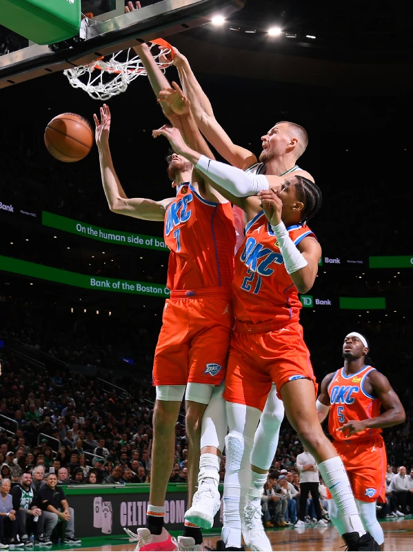 开云·体育官网清晨体能课后；俄克拉荷马雷霆状态回暖备战NBA总决赛；震撼外界；赛季目标并未改变的简单介绍