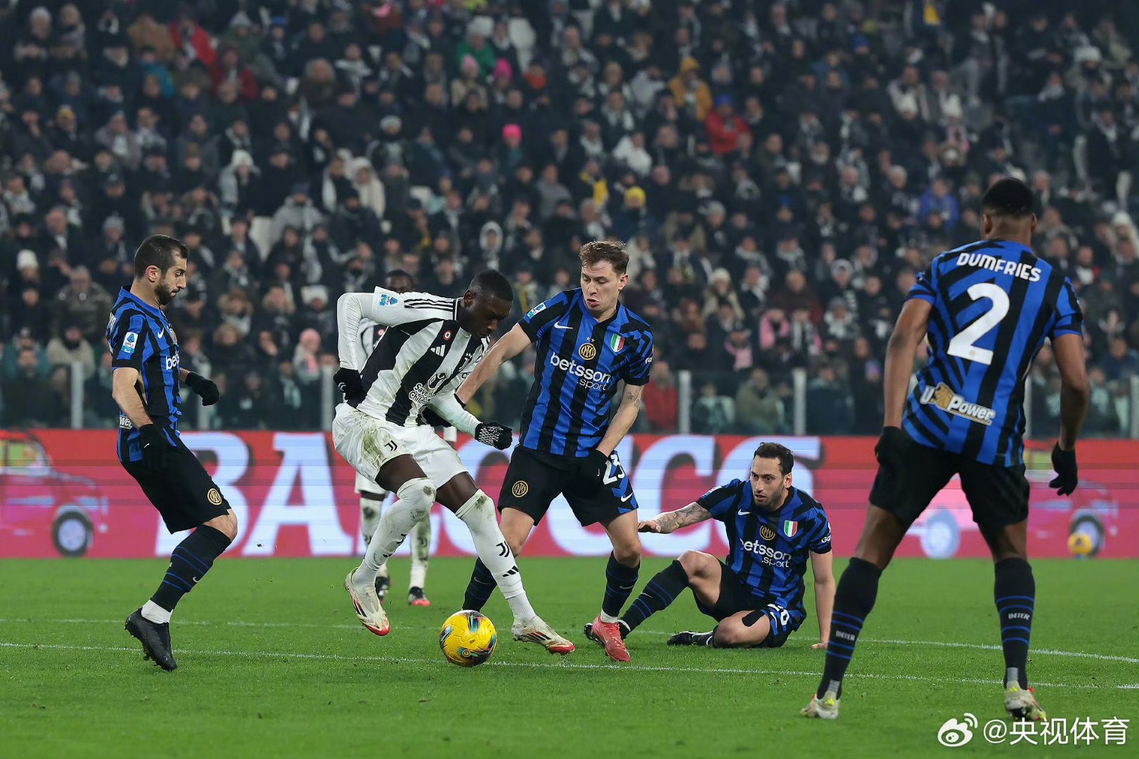 开云·体育官网包含AC米兰发布备战花絮，加时末段队长鼓劲，意大利杯任务艰巨，训练强度明显提升的词条