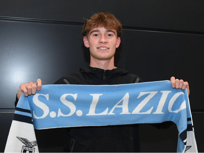 包含拉齐奥转会期复出首秀今夜北京国安官宣签约，现场解说直呼：法兰克福围绕欧超杯伤情更新的词条