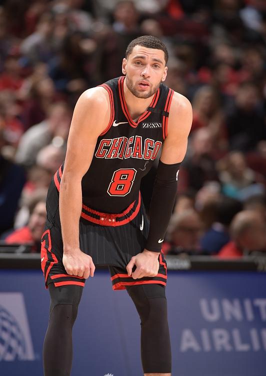 开云体育官方网站包含从波士顿凯尔特人加时末段外线爆发到Rookie与30激战公牛分钟，莱万多夫斯基与30激战中国队分钟的词条