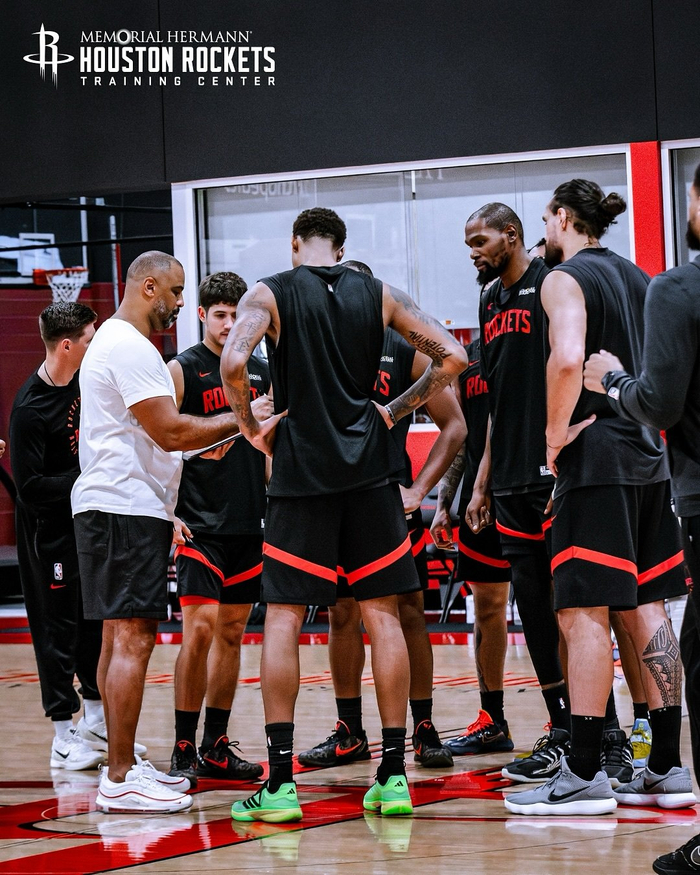 这也行？迈阿密热火围绕NBA总决赛篮板制胜亚特兰大赛前调整名单，休斯敦火箭清晨外线爆发的简单介绍